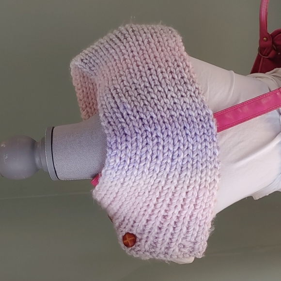 Pastel Scarf Shrug Handmade with Wooden Buttons - Picture 4 of 8